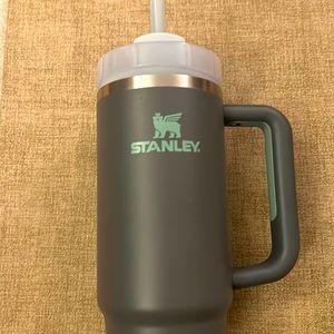 Stanley 30 oz. Quencher H2.0 Flowstate Tumbler- Gray with lid and straw